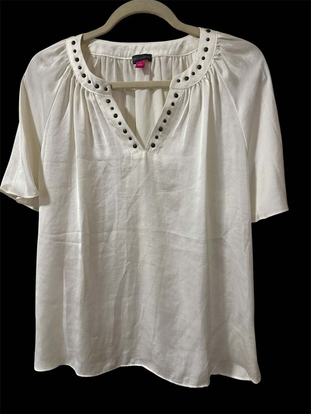Vince Camuto Women's Ivory Short Sleeve V-Neck Blouse with Grommet Detail Size L